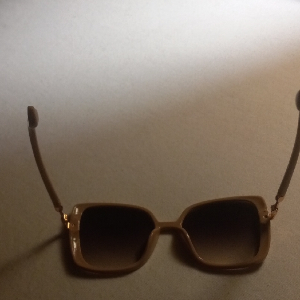 Vince Camuto Elegant Tan Sunglasses - Picture 5 of 6